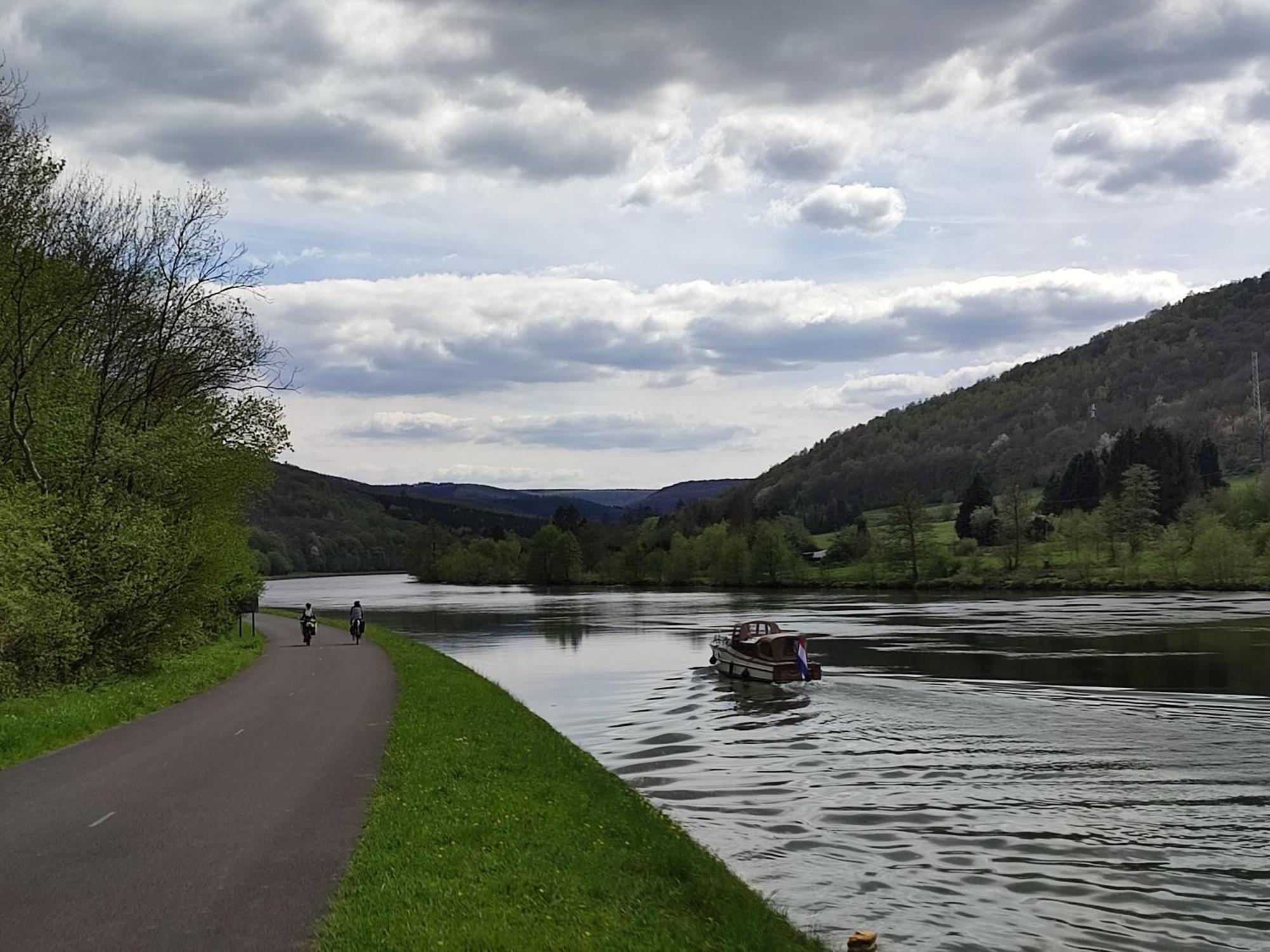Entre Meuse Et Foret Revin  Luaran gambar