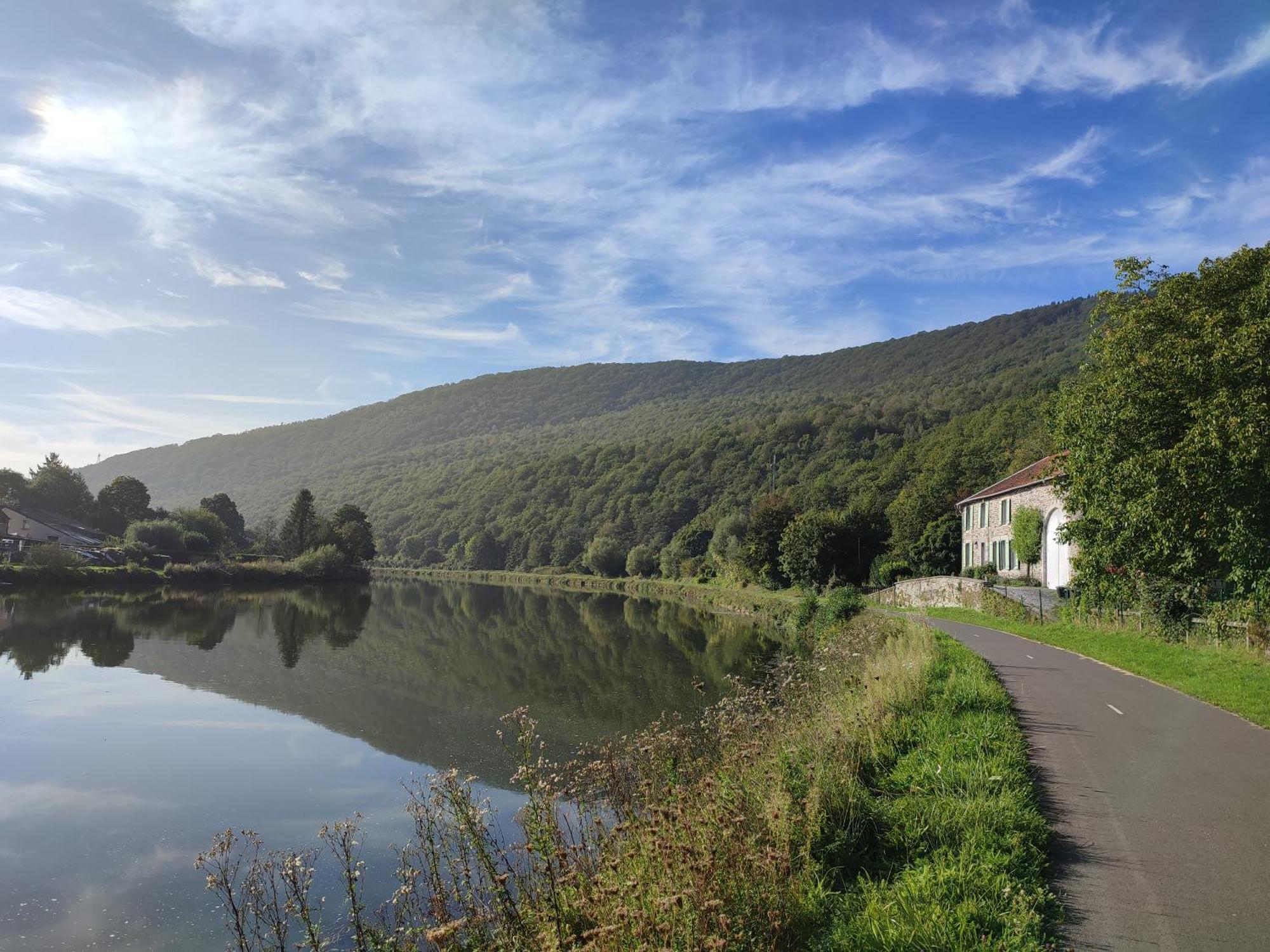 Entre Meuse Et Foret Revin  Luaran gambar