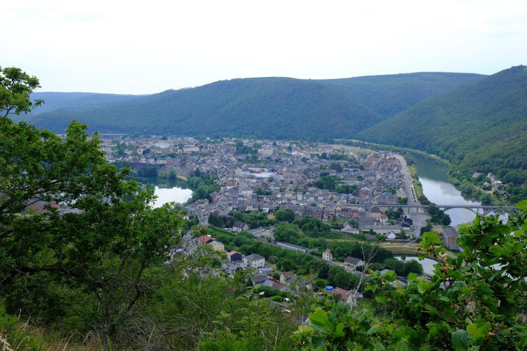 Entre Meuse Et Foret Revin  Luaran gambar