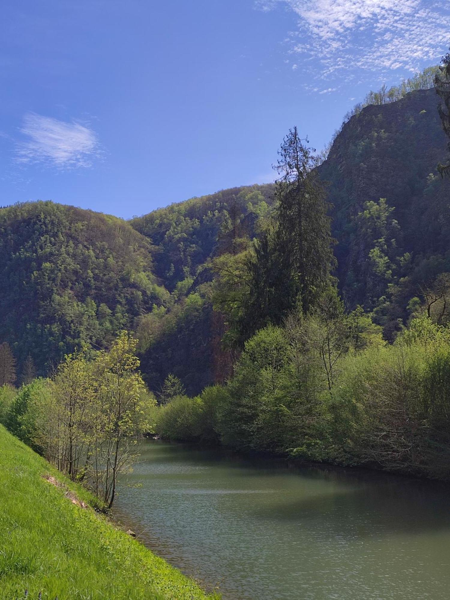 Entre Meuse Et Foret Revin  Luaran gambar