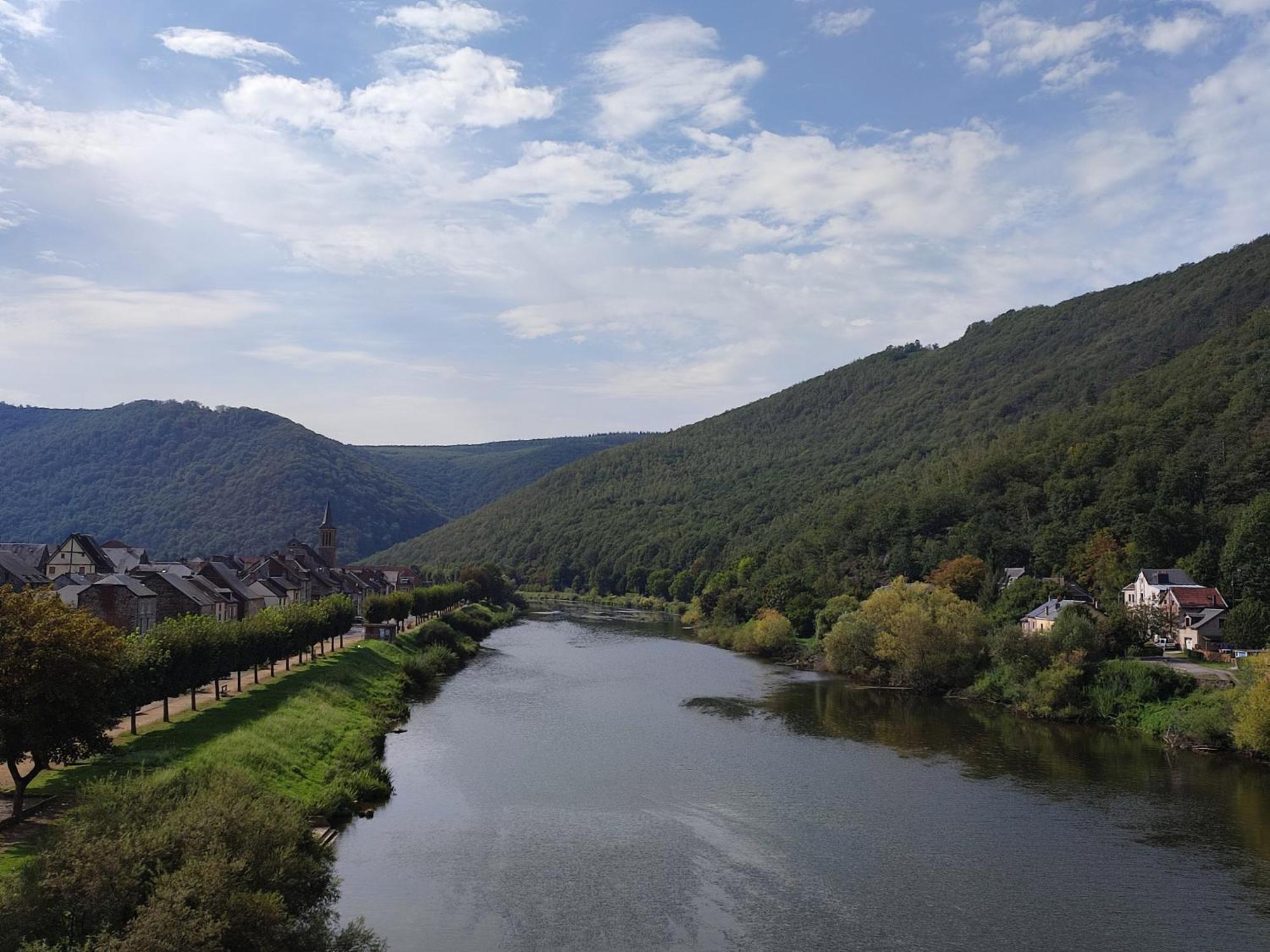 Entre Meuse Et Foret Revin  Luaran gambar