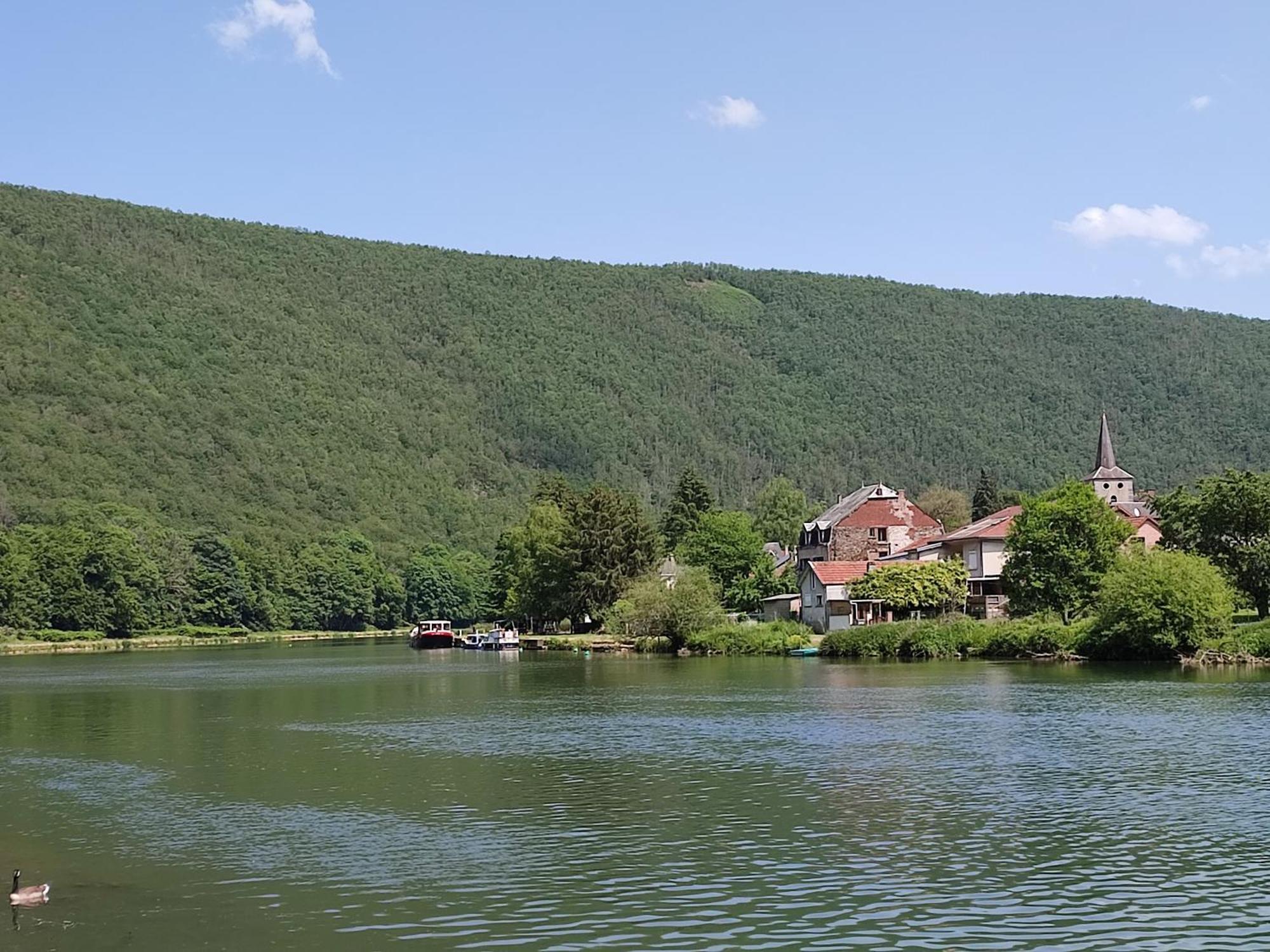 Entre Meuse Et Foret Revin  Luaran gambar