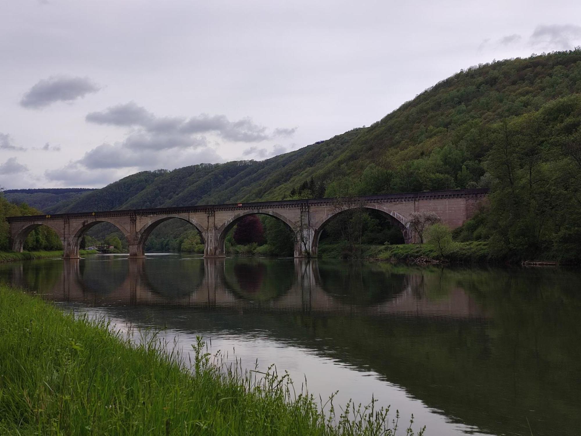 Entre Meuse Et Foret Revin  Luaran gambar