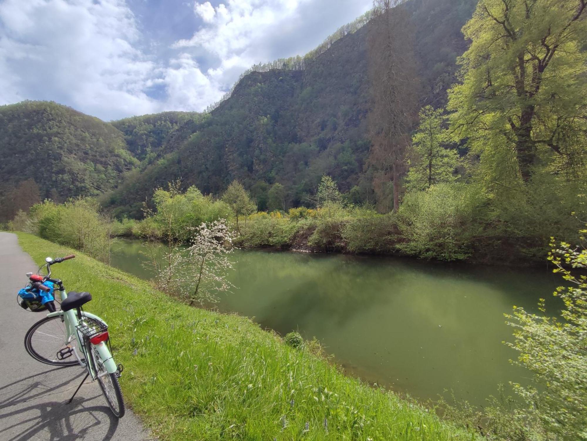 Entre Meuse Et Foret Revin  Luaran gambar