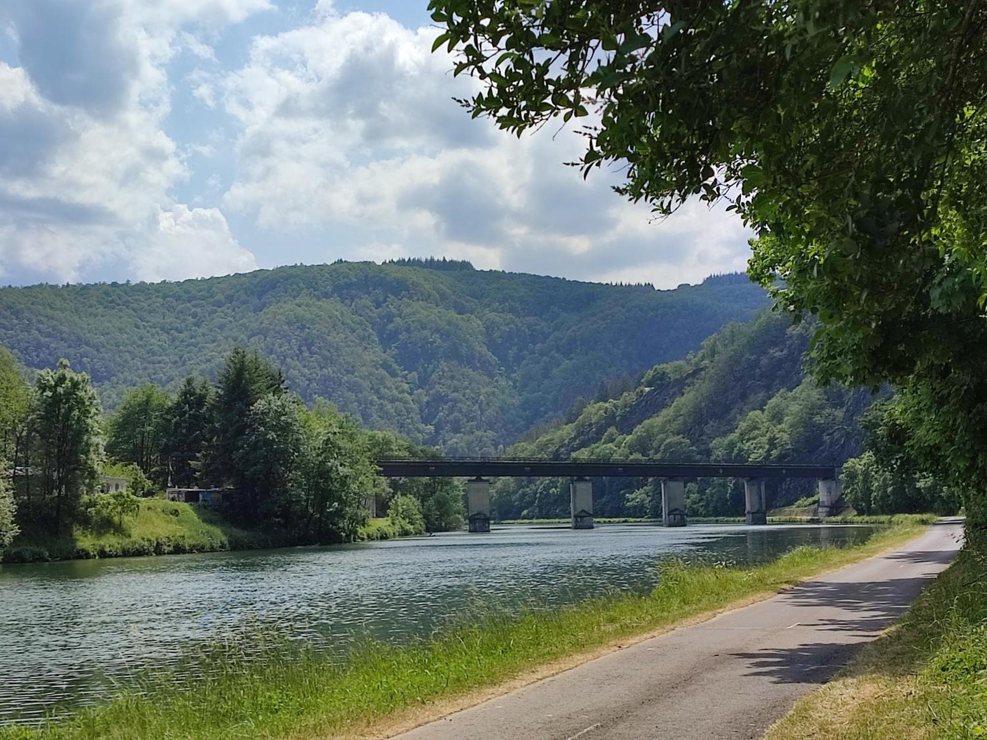 Entre Meuse Et Foret Revin  Luaran gambar